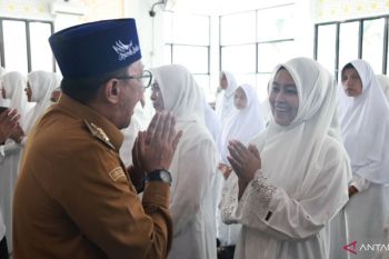 Pemkab Tanah Datar lepas 212 jamaah calon haji