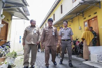 25 warga Sanggrahan Legok terima sertifikat rumah Ruspin Optimis