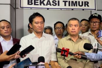 Six to seven trapped after Bekasi train collision