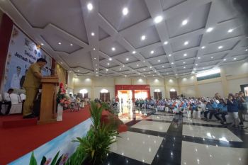 Pemprov Sulut serahkan bantuan biaya haji 2026 sebesar Rp1,94 miliar