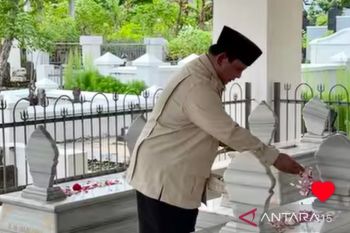 Prabowo ziarah ke makam R.M. Margono Djojohadikusumo di Desa Dawuhan