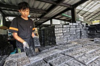 PDU Palangka Raya ubah limbah plastik jadi paving block