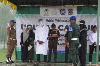 Kejari Aceh Besar eksekusi cambuk tiga terpidana maisir