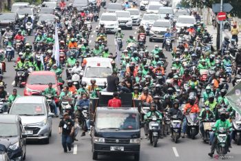 Unjuk rasa pengemudi ojek daring di Surabaya