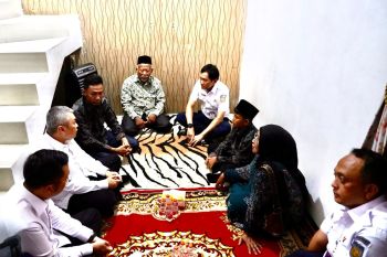 Menhub-Dirut KAI takziah ke rumah korban kecelakaan KA Bekasi Timur