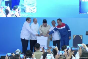 Prabowo memulai serentak pembangunan 13 proyek hilirisasi nasional