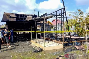 Kebakaran hanguskan dua rumah warga di Desa Banua Jingah HST