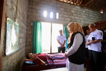 Bupati Ipuk jalankan program Bunga Desa