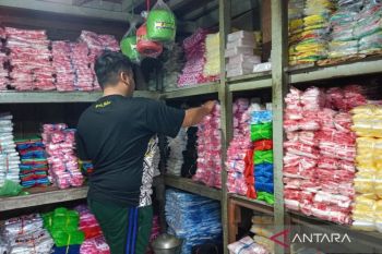 Disperindag Sidoarjo pastikan stok plastik aman imbas kenaikan harga