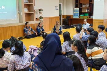 Siswa SMP YPK Air Kenanga belajar energi di PLTU Air Anyir