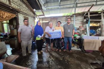 PT Timah renovasi rumah warga di Belitung