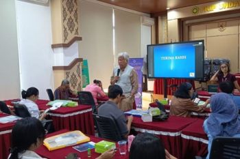 Undana dan ITB latih guru NTT belajar astronomi dengan alat sederhana