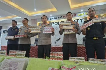 Bea Cukai menduga pulau Timor jadi jalur baru penyelundupan rokok