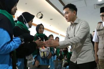 VP Gibran ensures smooth hajj pilgrim departure from Surabaya