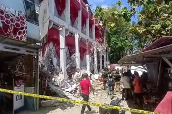 BNPB minta warga pesisir timur Sulut dan barat Malut jauhi pantai