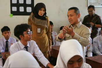 Wamendikdasmen tinjau TKA dan pembelajaran berbasis teknologi di NTB