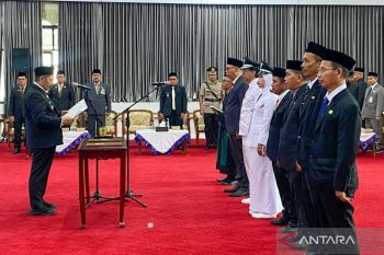 Bupati HST lantik Kadishub hingga lurah tingkatkan kinerja pemerintah daerah