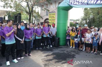 Jalan sehat, cara ribuan buruh di Purbalingga rayakan May Day