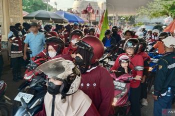 Seribu lebih buruh gelar aksi May Day di Gedung DPRD Sumsel