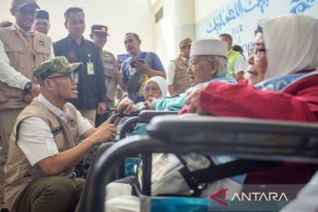 Lansia Jadi Raja! Duduk di Kelas Bisnis Saat Terbang Haji dari Kertajati