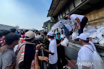 Hari Buruh, Bulog salurkan 350 ribu paket sembako ke buruh di Monas