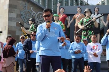 Kapolda ajak buruh di Kalteng perkuat persatuan