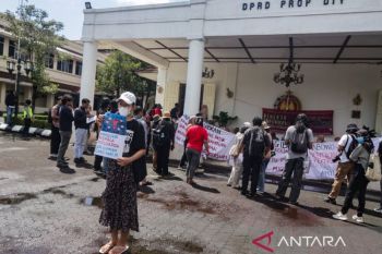 JAMPI DIY: "May Day" momentum bela pekerja informal
