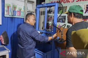 Legislator Samarinda serahkan mesin bank sampah guna dorong ekonomi sirkular,