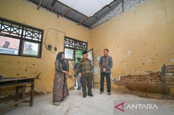 Mendikdasmen tinjau sekolah roboh di Bangkalan