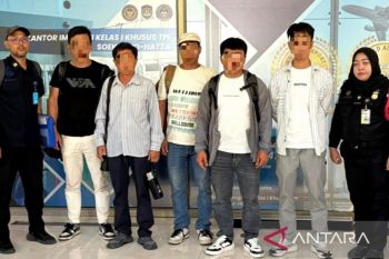Imigrasi Tanjungpandan deportasi enam WNA asal China