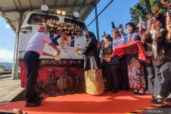 Bupati lepas keberangkatan perdana kereta relasi Banyuwangi-Bandung