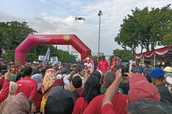 Ajang jalan sehat "Mlaku Bareng" di Semarang tebar kado untuk ribuan peserta
