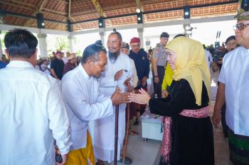 Gubernur Khofifah ajak umat Hindu Jatim bangun perdamaian dunia