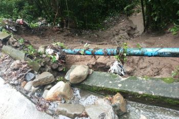 PUPR Lambar cegah jalan ambles meluas dengan tanggul darurat
