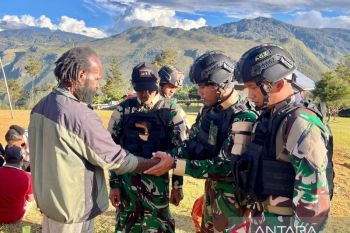 Satgas Yonif 511 melayat ke warga Lanny Jaya perkuat komunikasi sosial