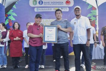 Kalbar pecahkan rekor MURI penyajian 12 ribu porsi lontong