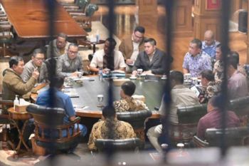 Presiden bahas buruh dan peran perguruan tinggi dalam rapat terbatas