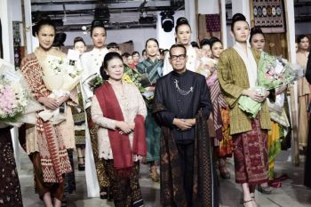 Desainer Phillip Iswardono gelar "Menyuluh Wastra Menoreh Jejak" tandai 20 tahun berkarya