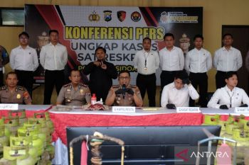 Polresta Sidoarjo tangkap dua tersangka penyuntikan LPG non-subsidi
