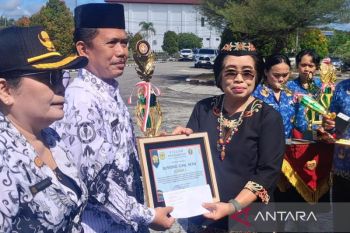 Pemkab-PGRI Gumas beri penghargaan ke guru dan kepsek berdedikasi