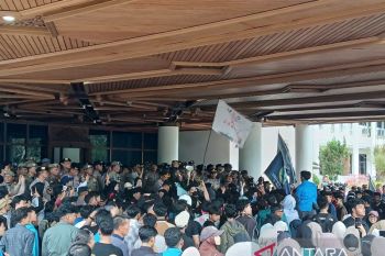 Aksi tolak Pergub JKA di kantor Gubernur Aceh, enam pendemo diamankan polisi