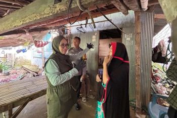 Pemkab Gowa berikan bantuan sembako kepada keluarga miskin ekstrem