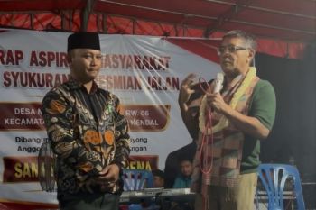 Resmikan jalan desa, Samuel Wattimena dorong penguatan SDM