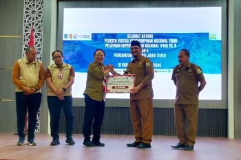 Pramuka Jatim salurkan 725 seragam untuk siswa Aceh Tamiang