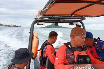 Tim SAR gabungan cari nelayan hilang karena kecelakaan laut di Lamsel