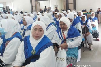 Kanwil Kemenhaj Jambi berangkatkan jamaah calon haji via Embarkasi Batam
