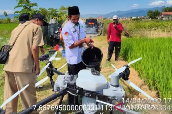 Situbondo fasilitasi drone bagi petani tingkatkan produktivitas padi