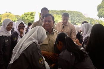 Momen hangat obrolan Presiden Prabowo dengan pelajar Jabar di Istana