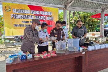 Kejari Bulungan Musnahkan Barang Bukti 62 Perkara
