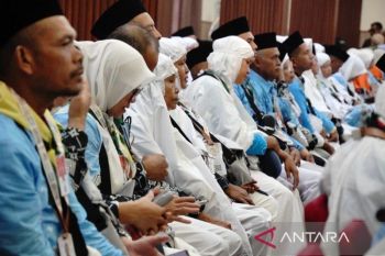 PPIH Medan: dua calon haji disuntik vaksin polio berangkat kloter 17